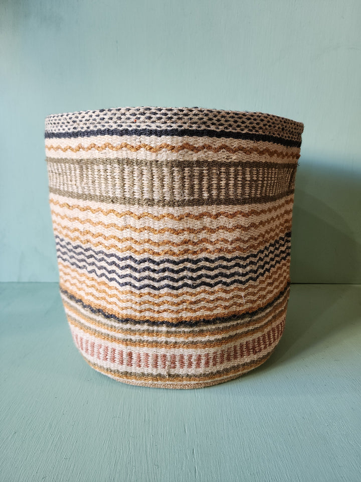 Jute plant pot 